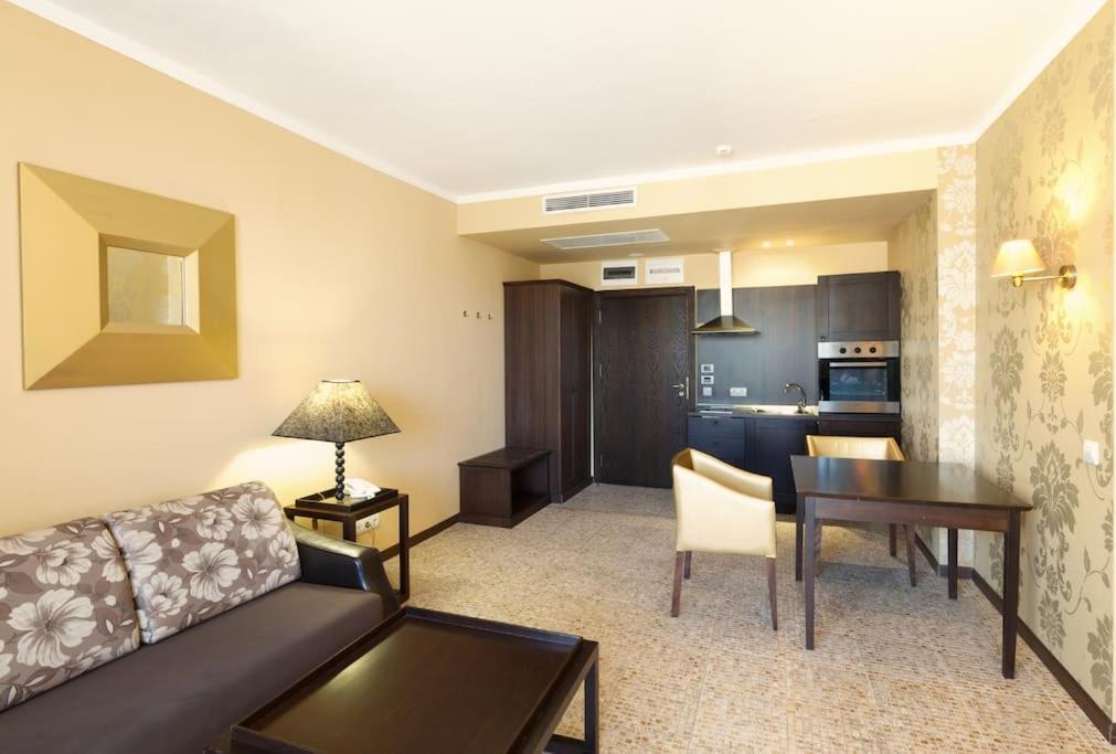 סאני ביץ' Royal Beach Apartment Barcello B מראה חיצוני תמונה